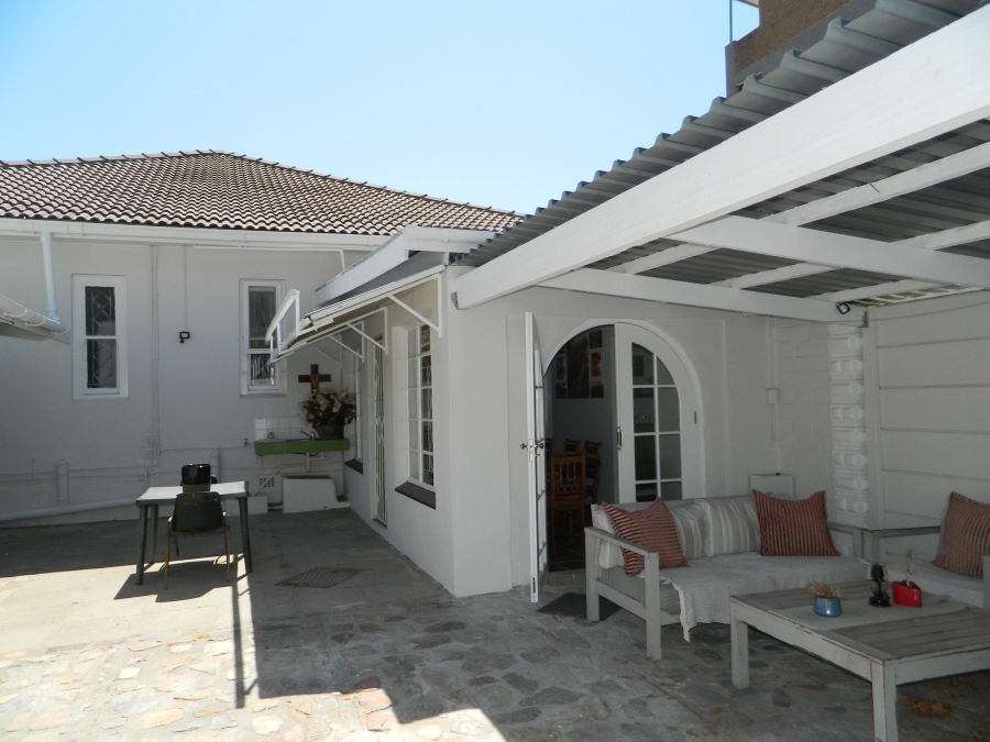 To Let 5 Bedroom Property for Rent in Esterville Western Cape